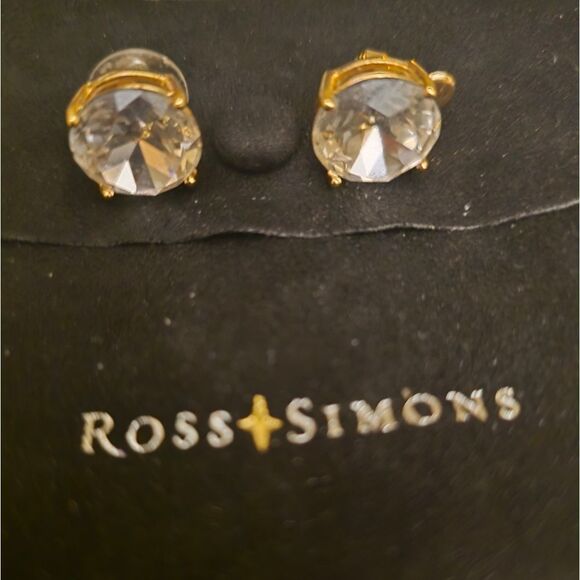 GOLD TWISTED BANGLE W/ MATCHING X-LARGE CRYSTAL STUDS - Picture 2 of 5